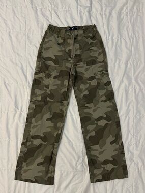 Hollister Women’s Camouflage Cargo Pants